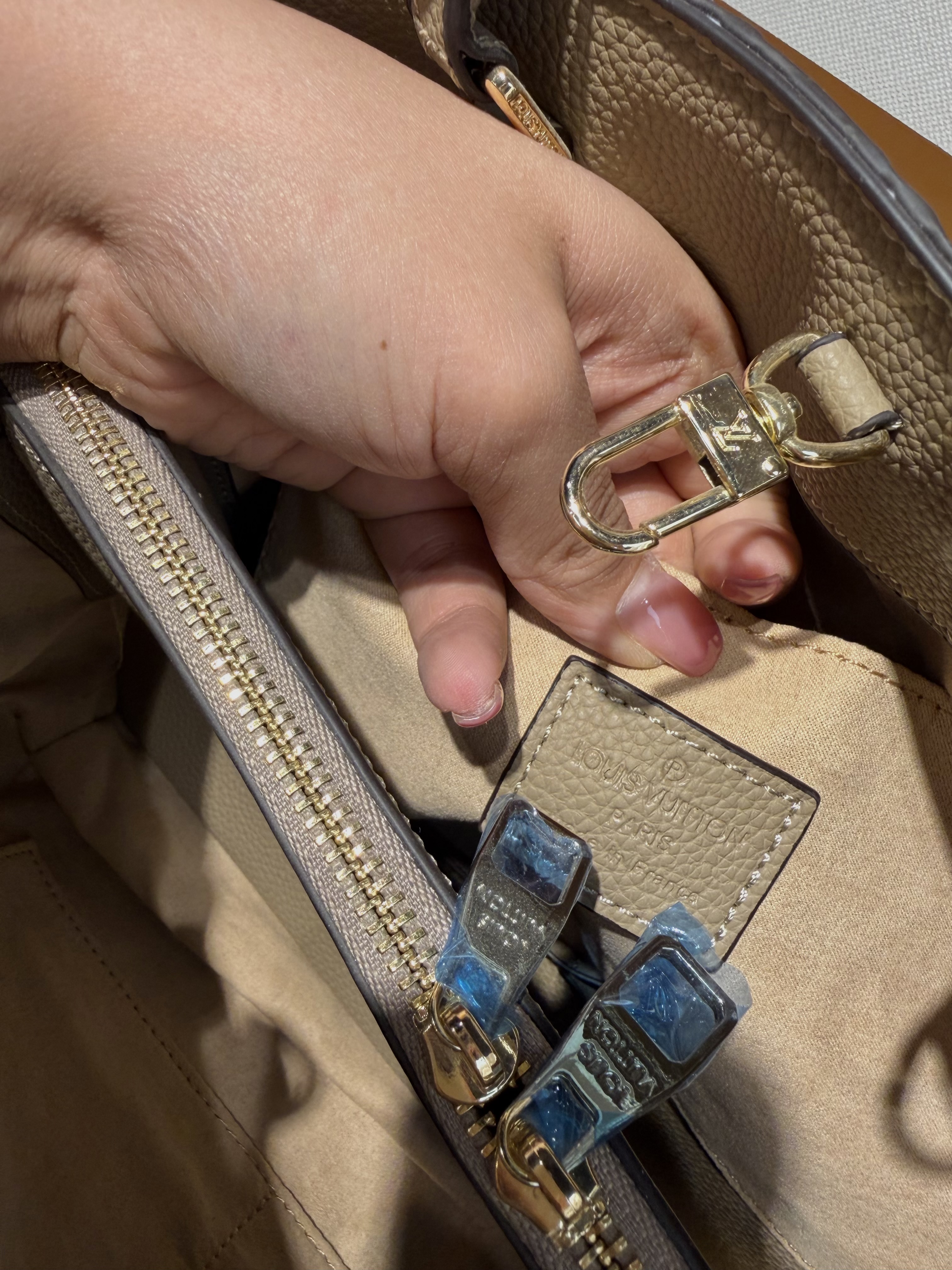 کیف زنانه مستر برند Louis vuitton مشابه نمونه اصلی