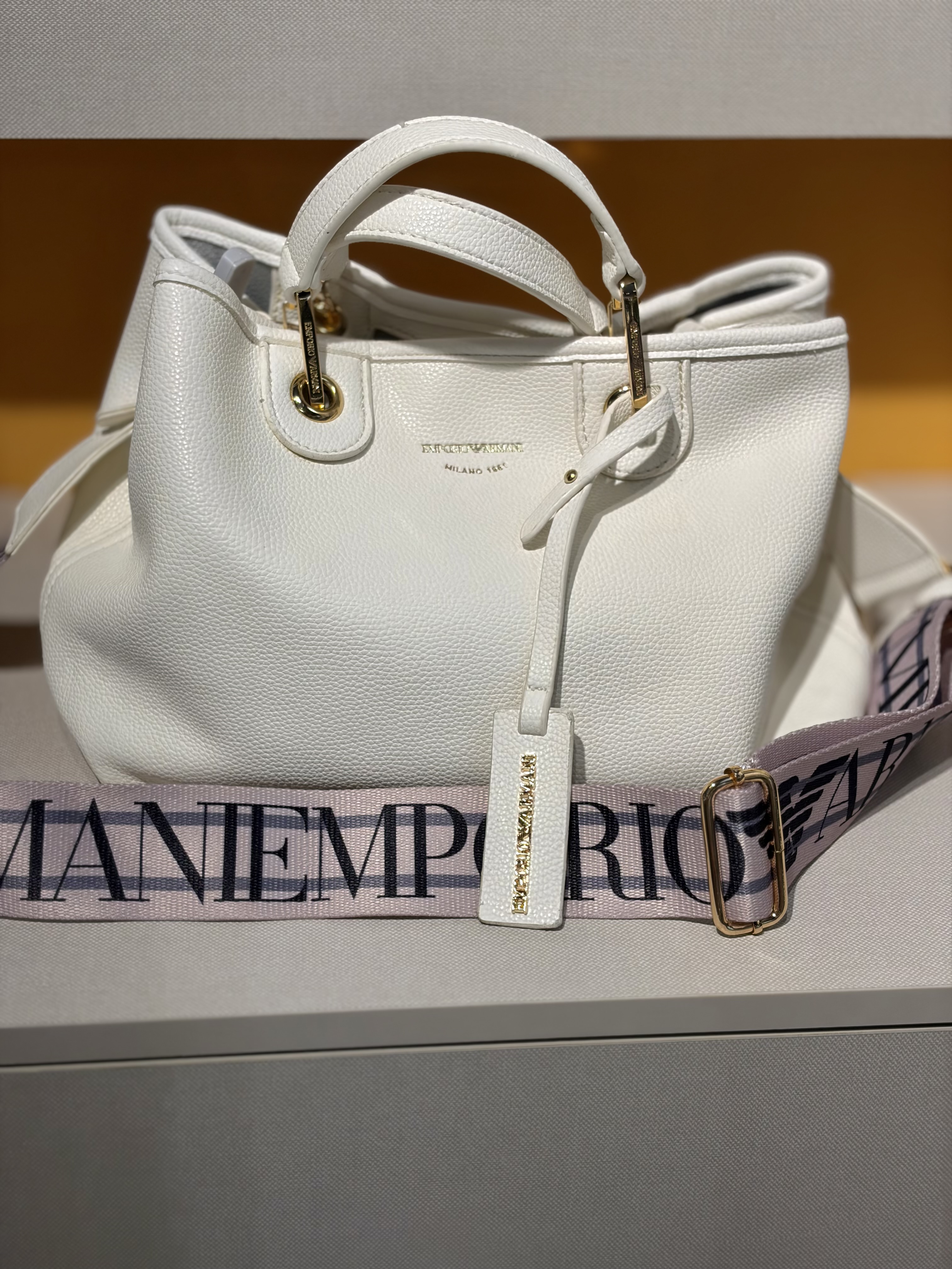 کیف زنانه برند EMPORIO ARMANI مستر مشابه نمونه اصلی
