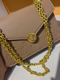کیف زنانه برند Louis Vuitton مستر مشابه نمونه اصلی